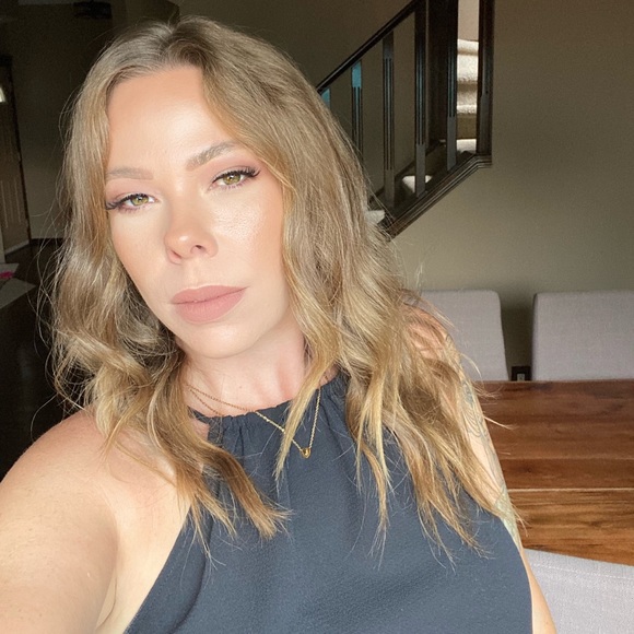 Meet your Posher, Nicole - Picture 1 of 1